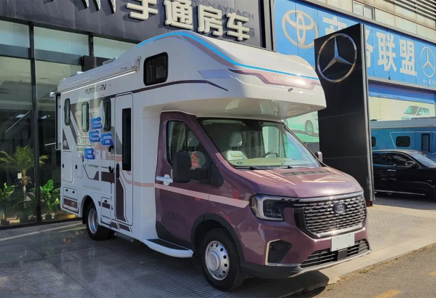 新款宇通鯤鵬雙拓展暢享版房車(chē)！大廠(chǎng)生產(chǎn)顏值在線(xiàn)，安全方面也是內(nèi)外兼顧