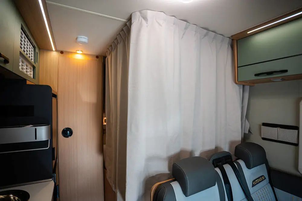 好設(shè)計(jì)、好舒適、好底盤的“三好同學(xué)”，宇通房車鯤鵬無拓樂享版