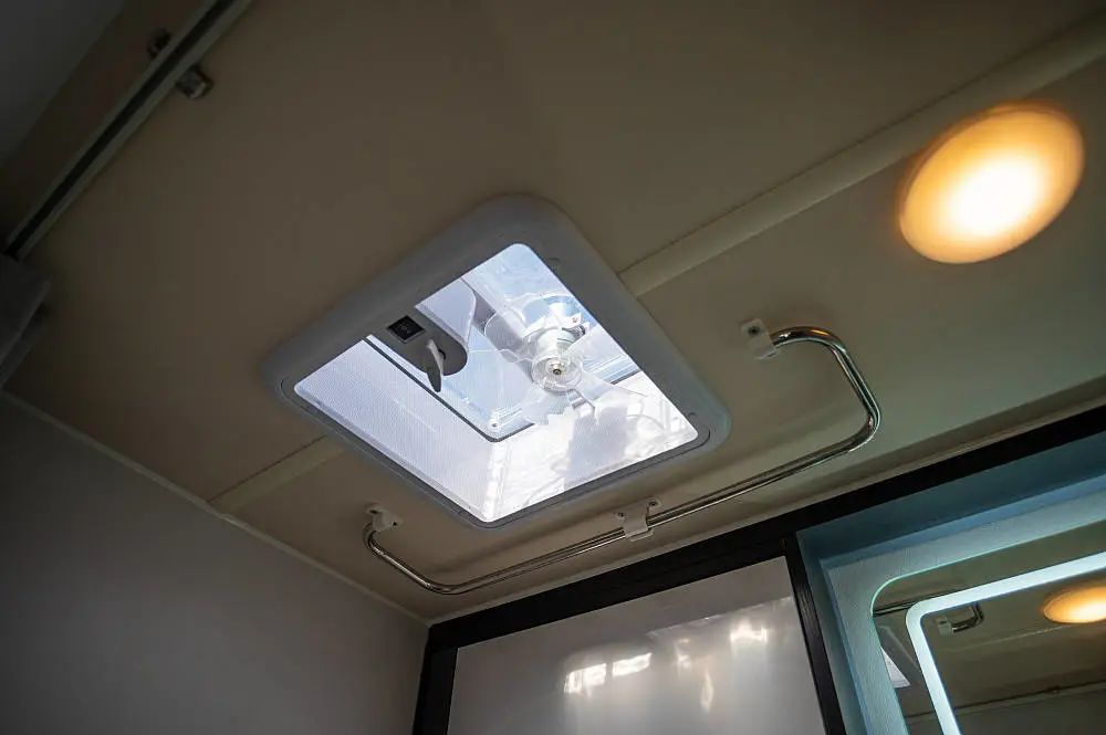 好設(shè)計(jì)、好舒適、好底盤的“三好同學(xué)”，宇通房車鯤鵬無拓樂享版