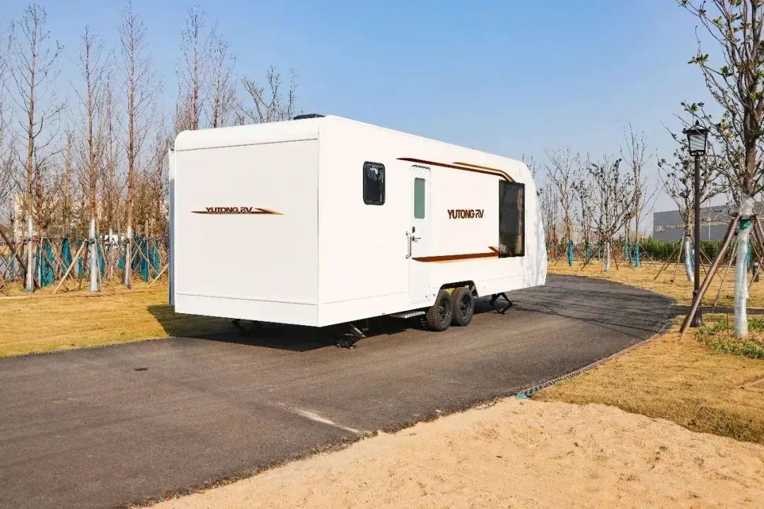 家在車?yán)?、風(fēng)景在車外，T535舒適版營地版拖掛重磅登場！