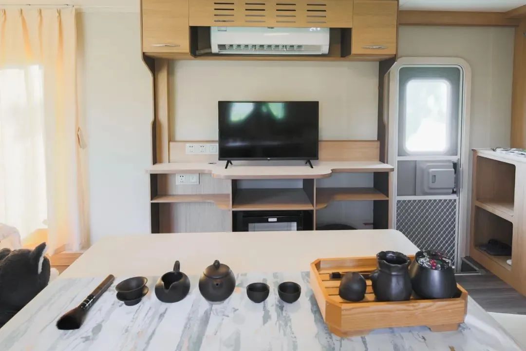 家在車?yán)?、風(fēng)景在車外，T535舒適版營地版拖掛重磅登場！
