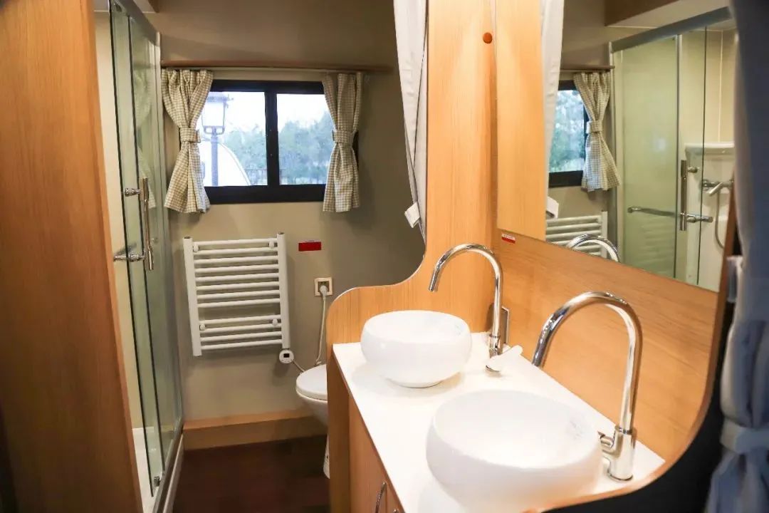 宇通房車匠心打造T536星空研學版拖掛房車，重新定義旅居新方式！