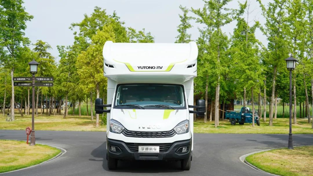 宇通C530租賃版房車(chē)?，帶你去開(kāi)拓，去探索，去遇見(jiàn)最美的詩(shī)和遠(yuǎn)方