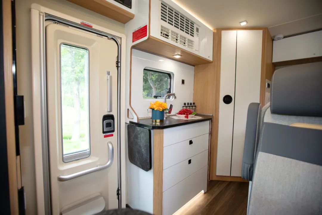 精致旅居，懂你所需，C520豪華版T型房車