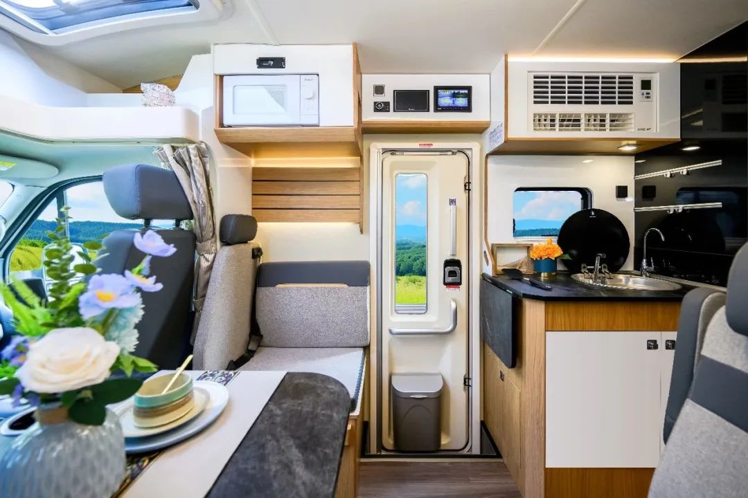 出色續(xù)航舒適體驗(yàn)，宇通房車C533豪華版T型房車