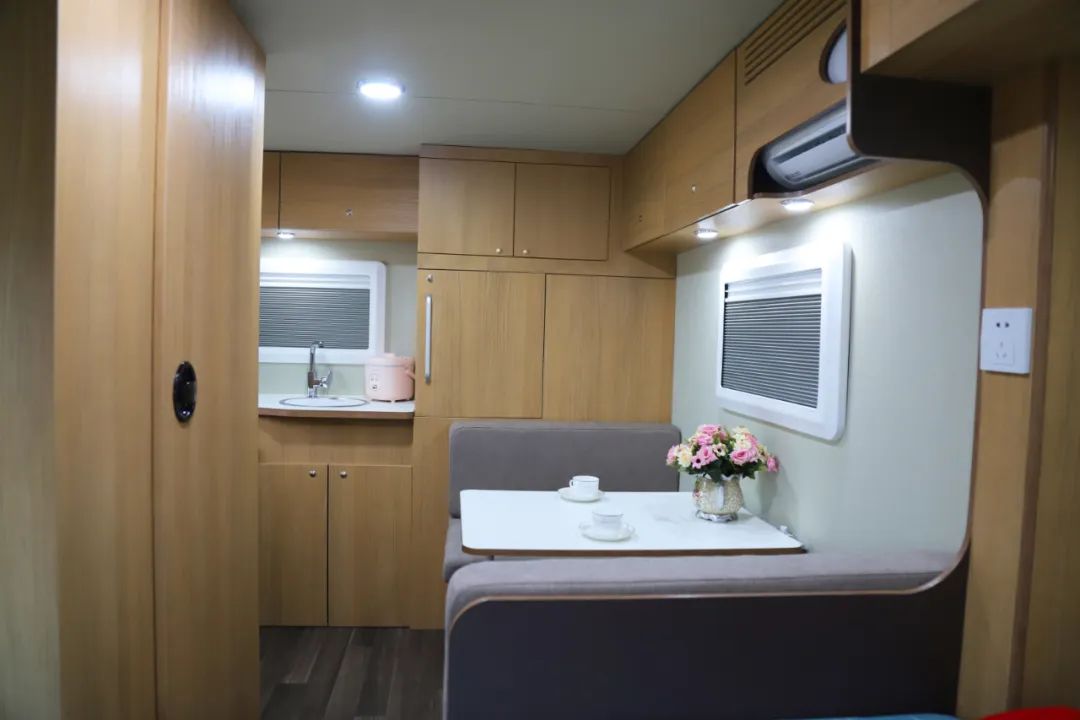 大空間、舒適感、自由度，宇通T310公路版拖掛房車滿足你所需！