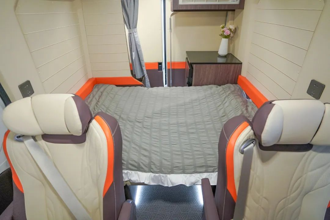 B312商旅B型房車，宜家宜商務(wù)，真正做到一車兩用