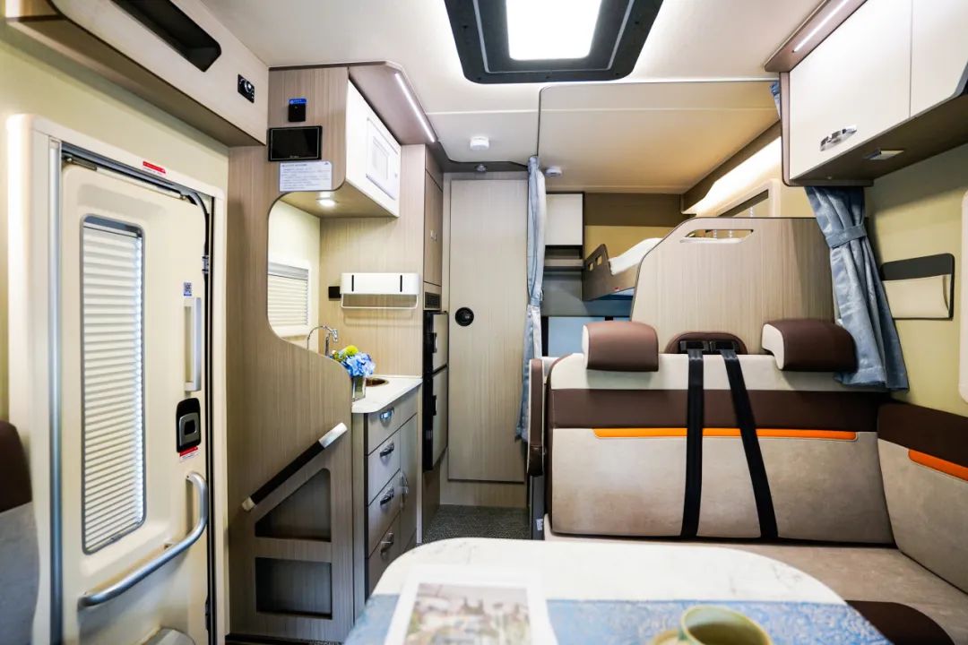 停下來(lái)回歸本心，宇通C530租賃版房車，帶你去開拓，去探索