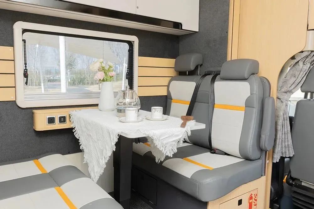 和C533豪華版雙拓C型房車一起踏上旅程，奔赴熱愛(ài)
