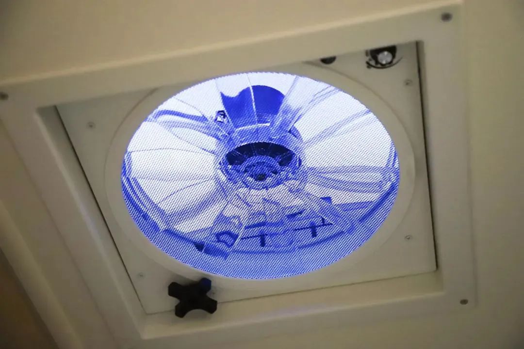 在大自然的環(huán)抱中悠閑度日，宇通房車匠心打造T536星空研學(xué)版拖掛房車