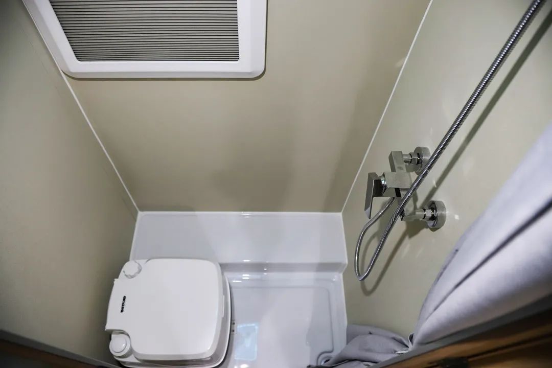 兼具性?xún)r(jià)比和舒適度，宇通T310公路版拖掛房車(chē)火熱來(lái)襲！