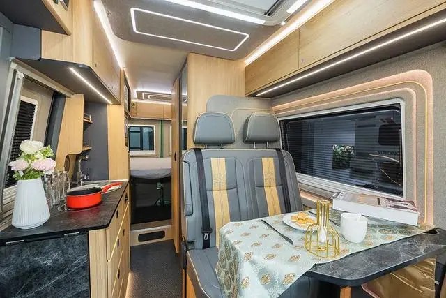 4.13洛陽(yáng)房車展：宇通B530橫置床版，高品質(zhì)，邀你在山海間相見(jiàn)！