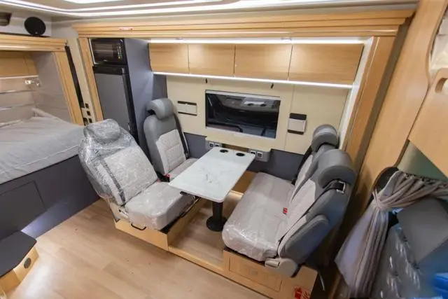 宇通C535旗艦版雙拓展房車 精品內(nèi)飾 詮釋高品質(zhì)車旅生活