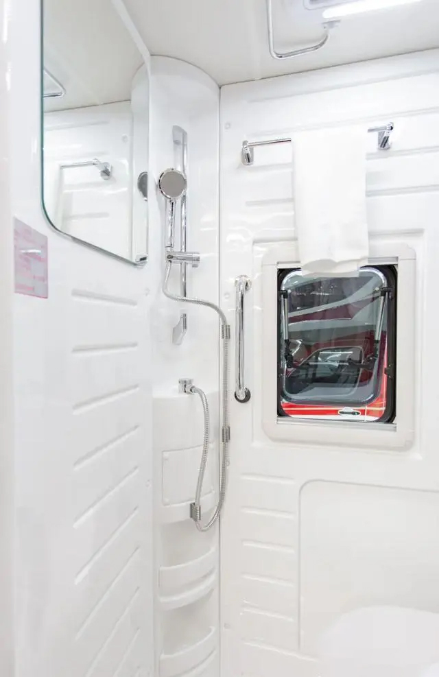 宇通C535旗艦版雙拓展房車 精品內(nèi)飾 詮釋高品質(zhì)車旅生活