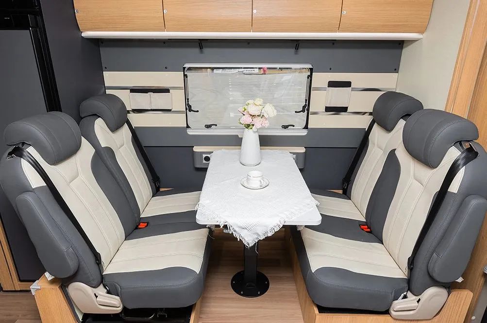 感受生活的松弛感，和宇通C535旗艦版雙拓展房車一起出發(fā)