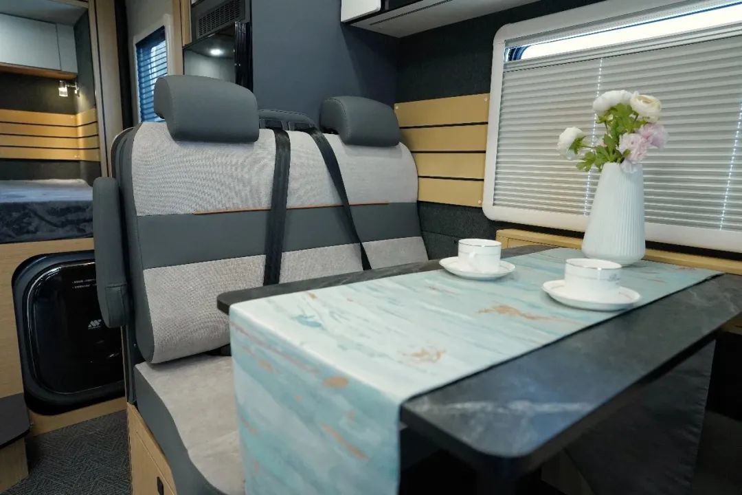 舒適闊境、品質旅居——宇通C530豪華版雙拓展房車