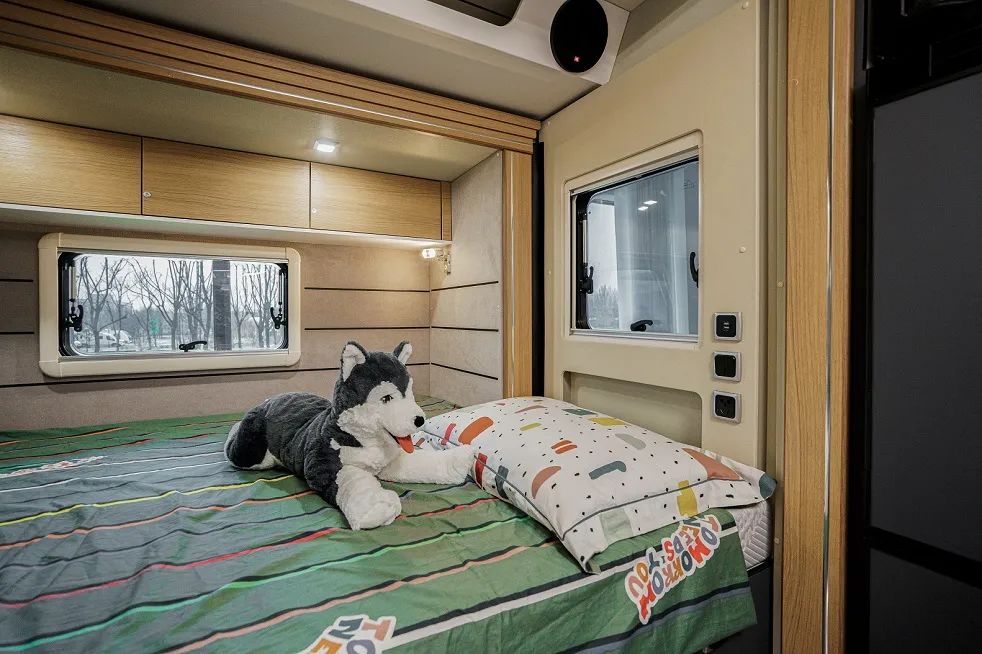 和宇通C535旗艦版雙拓展房車一起，開始悠然自得人生