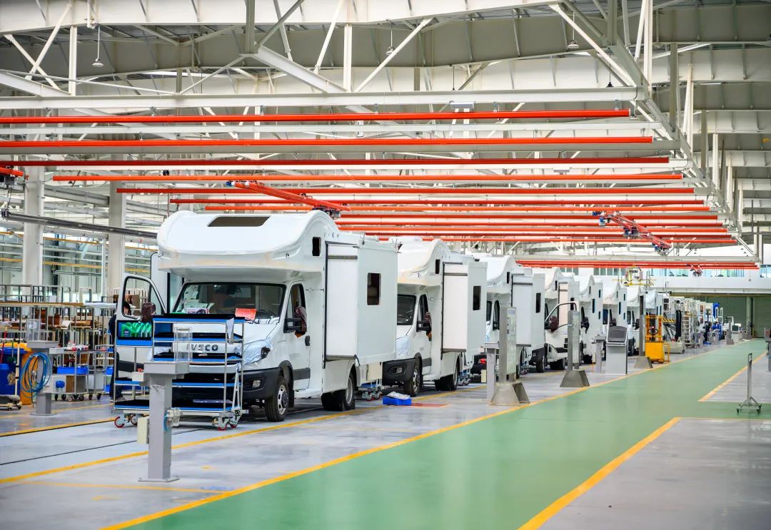 強強聯(lián)合！宇通與遠程智通科技“攜手”共研純電房車